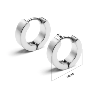 Detailansicht der 14mm Edelstahl-Ohrringe in Silber mit 4mm Breite und poliertem Finish