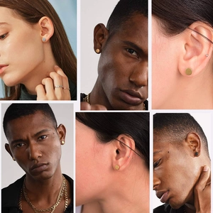 Vues détaillées de boucles d'oreilles minimalistes rondes en or, argent et noir sur plusieurs modèles
