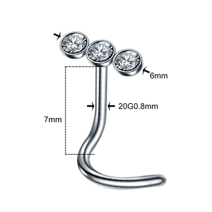 Nasenstecker aus Edelstahl in L-Form mit drei klaren 6mm Zirkonia Steinen in einer Reihe