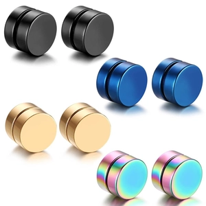 Détail de boucles d'oreilles magnétiques en acier inoxydable noir, bleu, doré et arc-en-ciel
