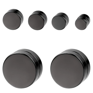 Vue détaillée de boucles d'oreilles magnétiques noires de 6 mm à 12 mm