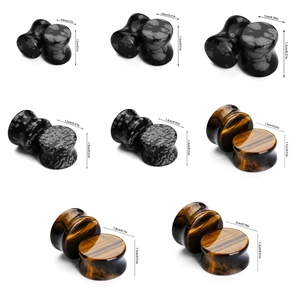 Detailed size chart for stone ear plugs showing diameters from 0.6cm to 2cm and 1.3cm thickness