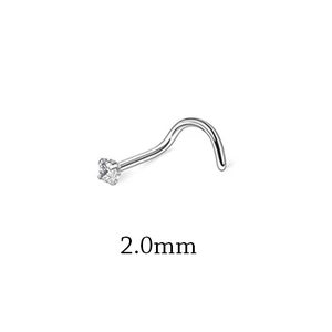 Detailansicht eines L-förmigen Edelstahl-Nasensteckers mit 2,0 mm funkelndem Zirkon