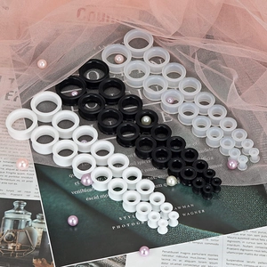 3er-Set Silikon-Ohrdehner-Kits in den Farben Schwarz Weiß und Transparent Frost