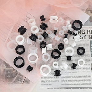 Silikon Ohrtunnel Set in Schwarz und Weiß mit Doppel-Flare-Design in verschiedenen Größen