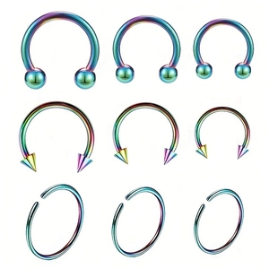 Set de nueve piercings de acero inoxidable arcoíris con aros y herraduras en varios tamaños