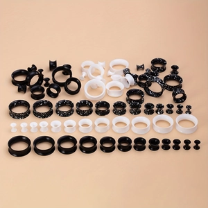 Set aus Silikon-Ohr-Plugs und Tunneln in Schwarz, Weiß und Farbspritzer-Muster