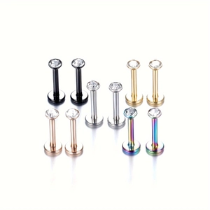 Dettaglio di 10 piercing labbro in acciaio inossidabile con zirconi lucidi in cinque colori