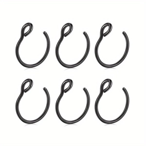 Détail de six anneaux de nez en U noir mat en acier inoxydable avec embouts sphériques