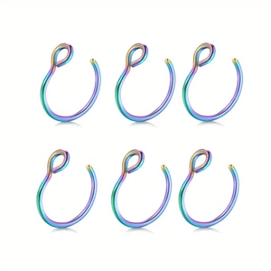 Vue détaillée de six anneaux de nez en acier inoxydable avec finition arc-en-ciel