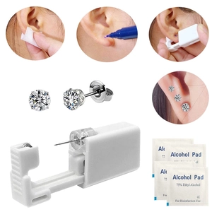 Sterile ear piercing kit with 4 pairs of stainless steel stud earrings and alcohol pads