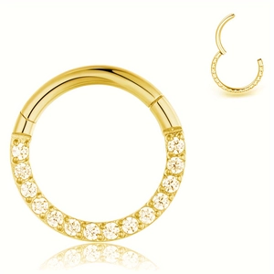 Detailansicht goldener Edelstahl-Nasenring mit mikroverstärkten Zirkoniasteinen