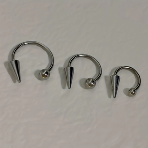 6er-Set Edelstahl Hufeisen-Piercings mit Metallkugeln und spitzen Enden für Körper-Piercings