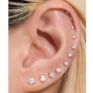 Boucles d'oreilles classiques en acier inoxydable avec zircons blancs en ensemble dégradé