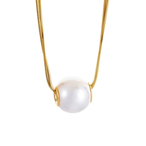 Collana a catena serpente dorata minimalista con grande ciondolo di perla bianca da donna