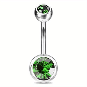 Nahaufnahme eines Bauchnabelpiercings aus Edelstahl mit zwei grünen Zirkonia-Steinen