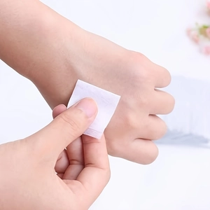 Tamponi imbevuti di alcol al 75% per pulizia e disinfezione, scatola da 100 pezzi sterili