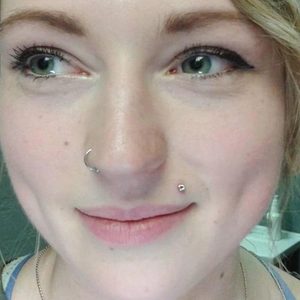Set de piercing de acero inoxidable con aro de nariz plateado y labret de circón claro