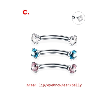 Macro detail van roestvrijstalen gebogen piercings met schroefdraad verbinding