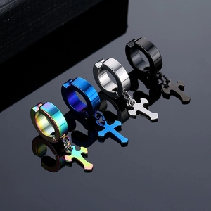 Edelstahl-Creolen mit Kreuzanhänger in Silber, Blau, Schwarz und Regenbogenfarben