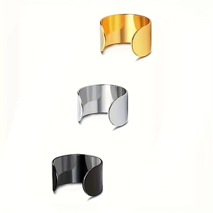Dreiteiliges Edelstahl-Ohrklemmen-Set in Gold, Silber und Schwarz mit breitem Banddesign
