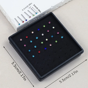 24-delige set kleurrijke kristallen neuspiercings van roestvrij staal met displaybox