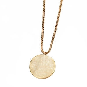 Gouden roestvrijstalen Ayat al-Kursi munt hanger ketting met box ketting op witte achtergrond