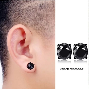 Vue détaillée de boucles d'oreilles magnétiques en zircon noir à quatre griffes