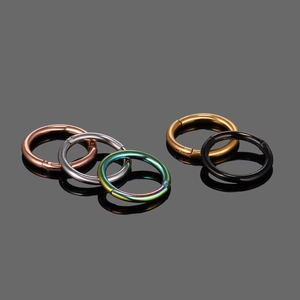 Anillos de segmento articulados de acero inoxidable en cinco acabados metálicos