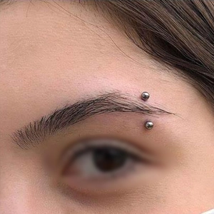 Piercing per sopracciglia in acciaio inossidabile argento con design a doppia sfera