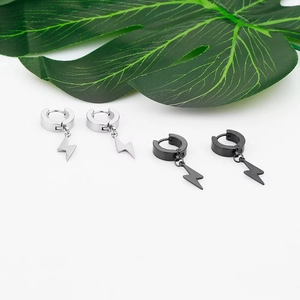Pendientes de aro de acero inoxidable con colgante de rayo en acabado negro y plateado