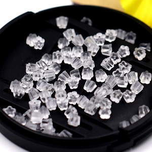 200 pezzi di chiusure per orecchini in silicone a forma di fiore di prugna su sfondo scuro