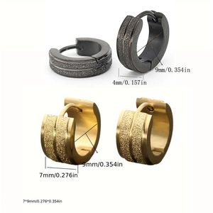 Pendientes de aro de acero inoxidable en negro y dorado con un acabado mate arenado