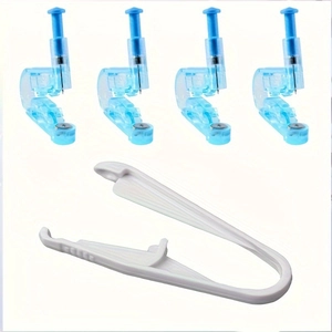 Kit de perçage d'oreille jetable avec quatre perceurs bleus et pince auxiliaire blanche