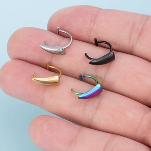 Poliertes Lippen- und Ohrring-Set aus Edelstahl in vier Farben für Piercings
