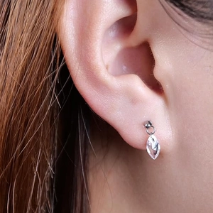 Stud labret in titanio G23 con zircone 5A taglio marquise, gioielli piercing ipoallergenici