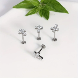 Set aus G23 Titan Kreuz-Labret-Steckern mit 5A Zirkonia und flacher Rückseite