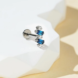 Piercing labret in titanio G23 con zirconi blu e trasparenti alternati