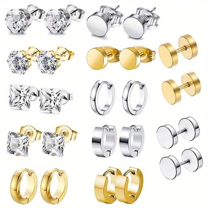 Dettaglio di 12 paia di orecchini punk in acciaio inossidabile geometrici in oro e argento