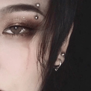 Set of 3 stainless steel eyebrow rings with zircon stones and ball details on model