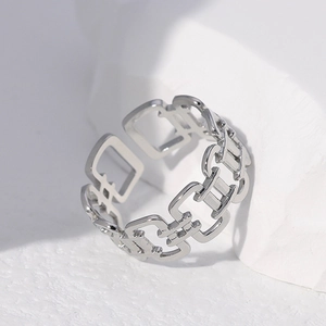 Verstellbarer silberner Edelstahlring mit geometrischen Gliedern und offenem Design