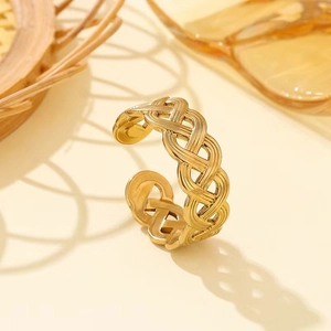 Bague ajustable en acier titane doré avec design tressé ajouré de style minimaliste