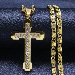 Collier croix de luxe en acier inoxydable doré avec zircons et chaîne torsadée dorée
