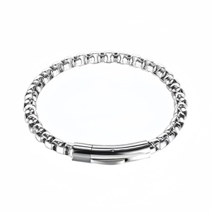 Bracelet chaîne box minimaliste en acier inoxydable pour homme avec fermoir poli brillant