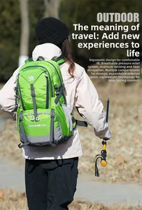Zaino trekking 50L verde con sistema di trasporto ergonomico e tessuto antistrappo