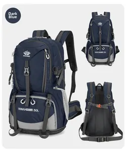 Viste multiple di uno zaino da trekking da 50 litri blu scuro con schienale traspirante