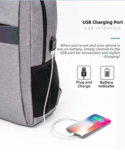 Detailansicht des grauen Rucksacks mit externem USB-Ladeanschluss und angeschlossenem Kabel