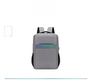 Vorderansicht eines hellgrauen wasserdichten Business-Laptop-Rucksacks mit Reflektorstreifen
