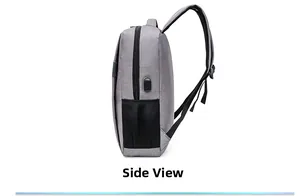 Seitenansicht grauer wasserfester Laptop-Rucksack mit USB-Ladeanschluss und Netztasche