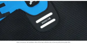 Detail des reflektierenden Sicherheitsstreifens und atmungsaktiven Netzgewebes am Rucksack